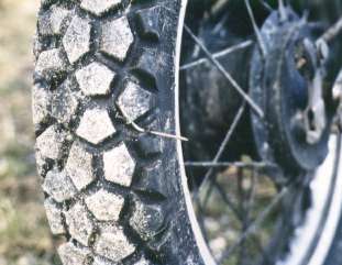 Nagel quer durch zwei Stollen